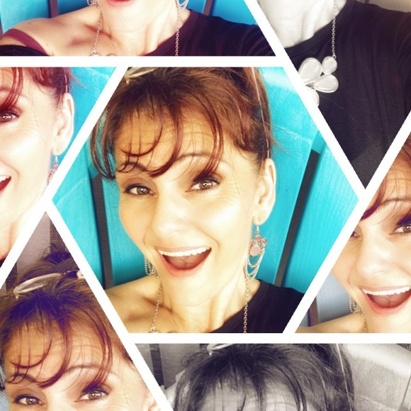 Meet your Posher, Andrea - Picture 2 of 2